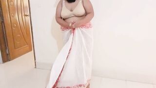 Tamil 69y Old Hot Stranger Aunty Wear White Color Saree While Go to School For Teaching Then a 18+ Guy Came & fuck Her