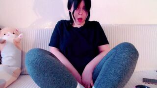 Step sister in leggings takes an orgasm