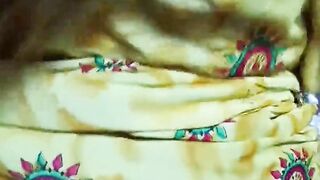 Bhabhi ki gaand maari uske baad unki gaand pe he maal nikaal diya.