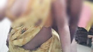 Bhabhi ki gaand maari uske baad unki gaand pe he maal nikaal diya.