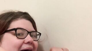 Pretty white bbw doing solo and using toys to play with herself