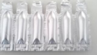 Supposte di glicerina, nel culo, nella cucina di casa