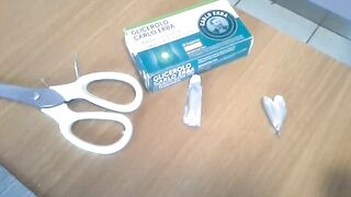 Supposte di glicerina, nel culo, nella cucina di casa