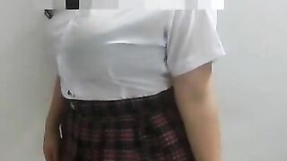 Mi hermanastra latina tiene 18 años y quiere hacer porno