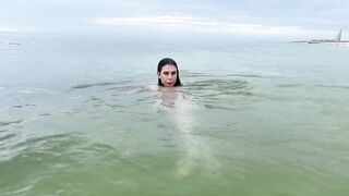 Play with me in the water