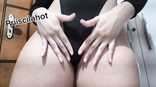 Gostosa rabuda de micro calcinha