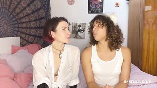 Ersties - Flora fickt ihr BDSM-Kätzchen July mit Strap-on im Doggy Style