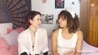 Ersties - Flora fickt ihr BDSM-Kätzchen July mit Strap-on im Doggy Style