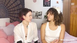 Ersties - Flora fickt ihr BDSM-Kätzchen July mit Strap-on im Doggy Style