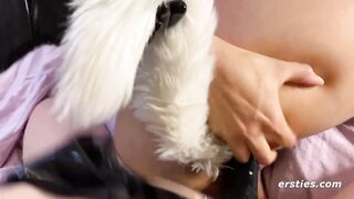 Ersties - Flora fickt ihr BDSM-Kätzchen July mit Strap-on im Doggy Style