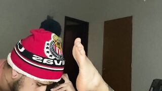 Mi vecina está cachonda, le gusta que le chupe todo, se viene a chorros