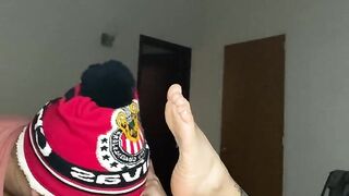 Mi vecina está cachonda, le gusta que le chupe todo, se viene a chorros