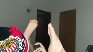 Mi vecina está cachonda, le gusta que le chupe todo, se viene a chorros