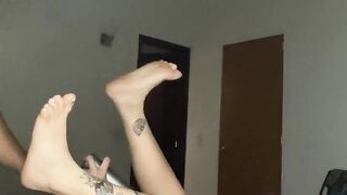 Mi vecina está cachonda, le gusta que le chupe todo, se viene a chorros