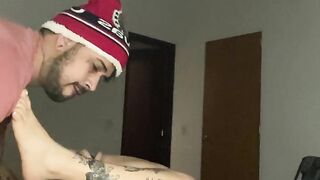 Mi vecina está cachonda, le gusta que le chupe todo, se viene a chorros