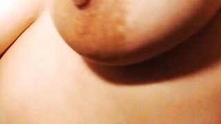 MOSTRANDO MIS TETAS