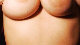MOSTRANDO MIS TETAS