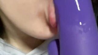 Pretty girl likes to suck.