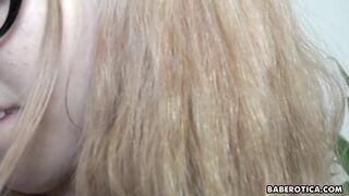 Solo girl, Li In is masturbating with a vibrator, in 4K