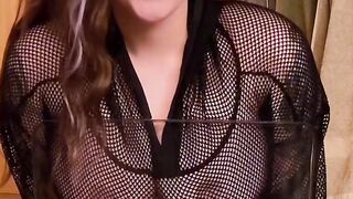 Première fois avec ce gros gode ( Vaeriya )