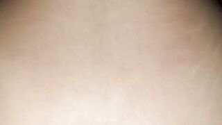 Dando sem camisinha pro amigo do meu marido enquanto ele fui no mercado