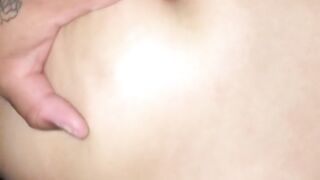 Dando sem camisinha pro amigo do meu marido enquanto ele fui no mercado