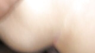 Dando sem camisinha pro amigo do meu marido enquanto ele fui no mercado