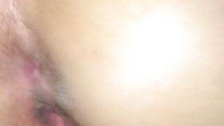 Dando sem camisinha pro amigo do meu marido enquanto ele fui no mercado