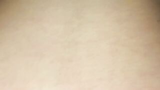 Dando sem camisinha pro amigo do meu marido enquanto ele fui no mercado