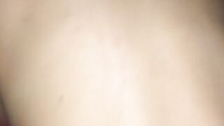 Dando sem camisinha pro amigo do meu marido enquanto ele fui no mercado