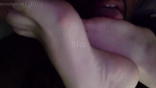 Sucking in the Mature Queens toes