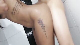 Fucking a Veneca Friend in the Shower.