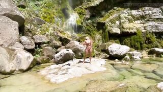Waterfall Blowjob in a Paradisiac Place...