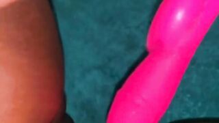 Feeding My Fat Pretty Pussy