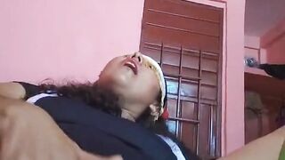 cachonda sola en casa