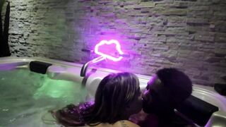 SEXY HOT TUB INTERRACIAL MAKEOUT - VAPORWAVE AESTHETIC