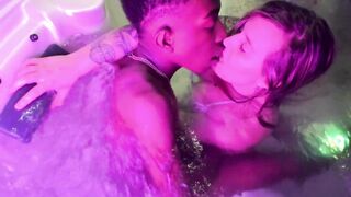 SEXY HOT TUB INTERRACIAL MAKEOUT - VAPORWAVE AESTHETIC