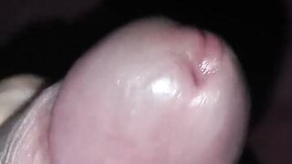 Огромная красная сочная залупа скоро зальётся спермой!