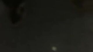 Киска очень сильно течет во время овуляции, показываю ее в общественном туалете