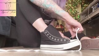 67 Giantess Crams Size 16 Feet in Size 14 Converse