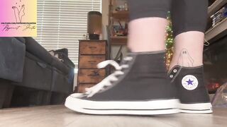 67 Giantess Crams Size 16 Feet in Size 14 Converse